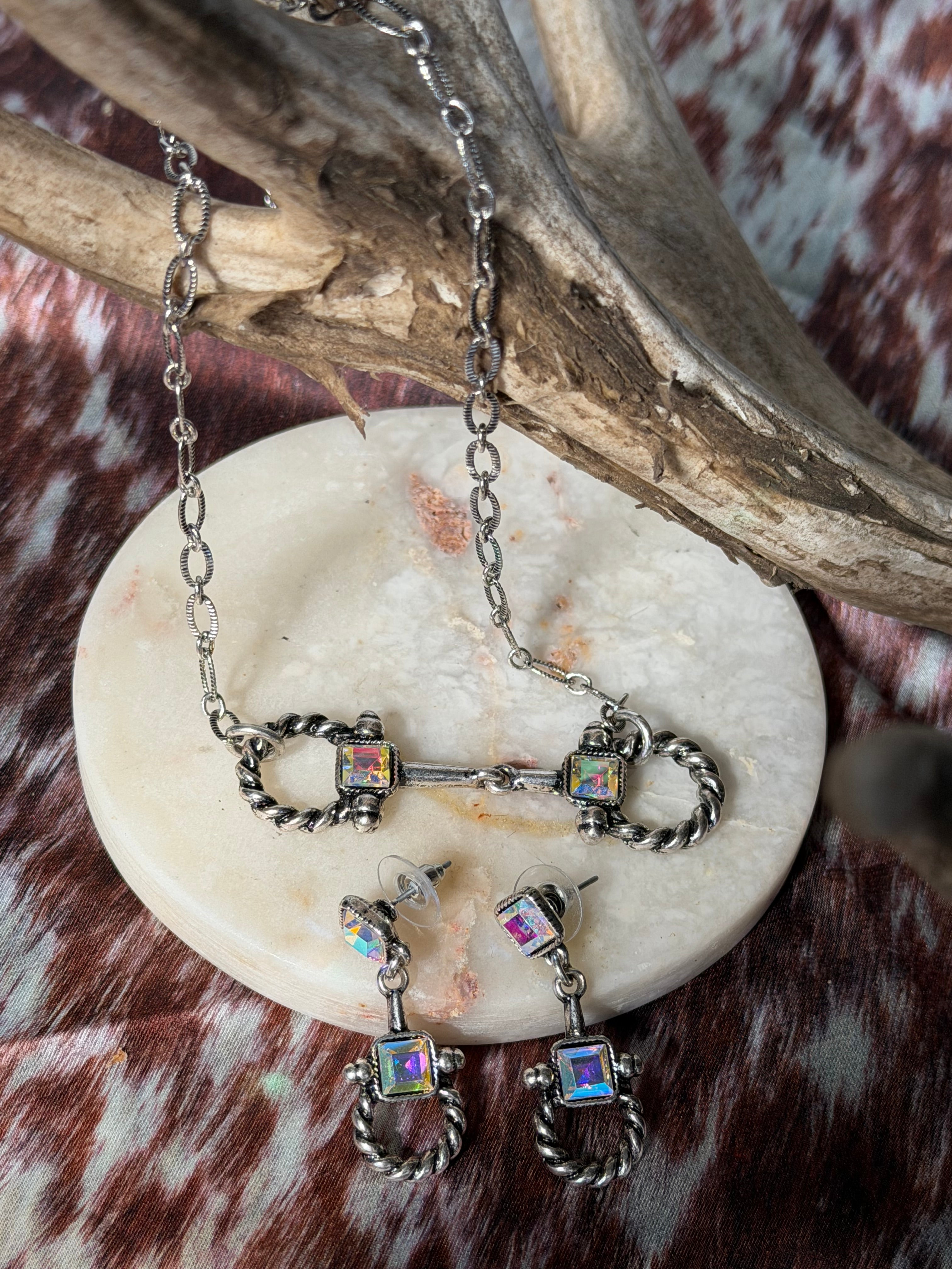 Horsebit Necklace Set