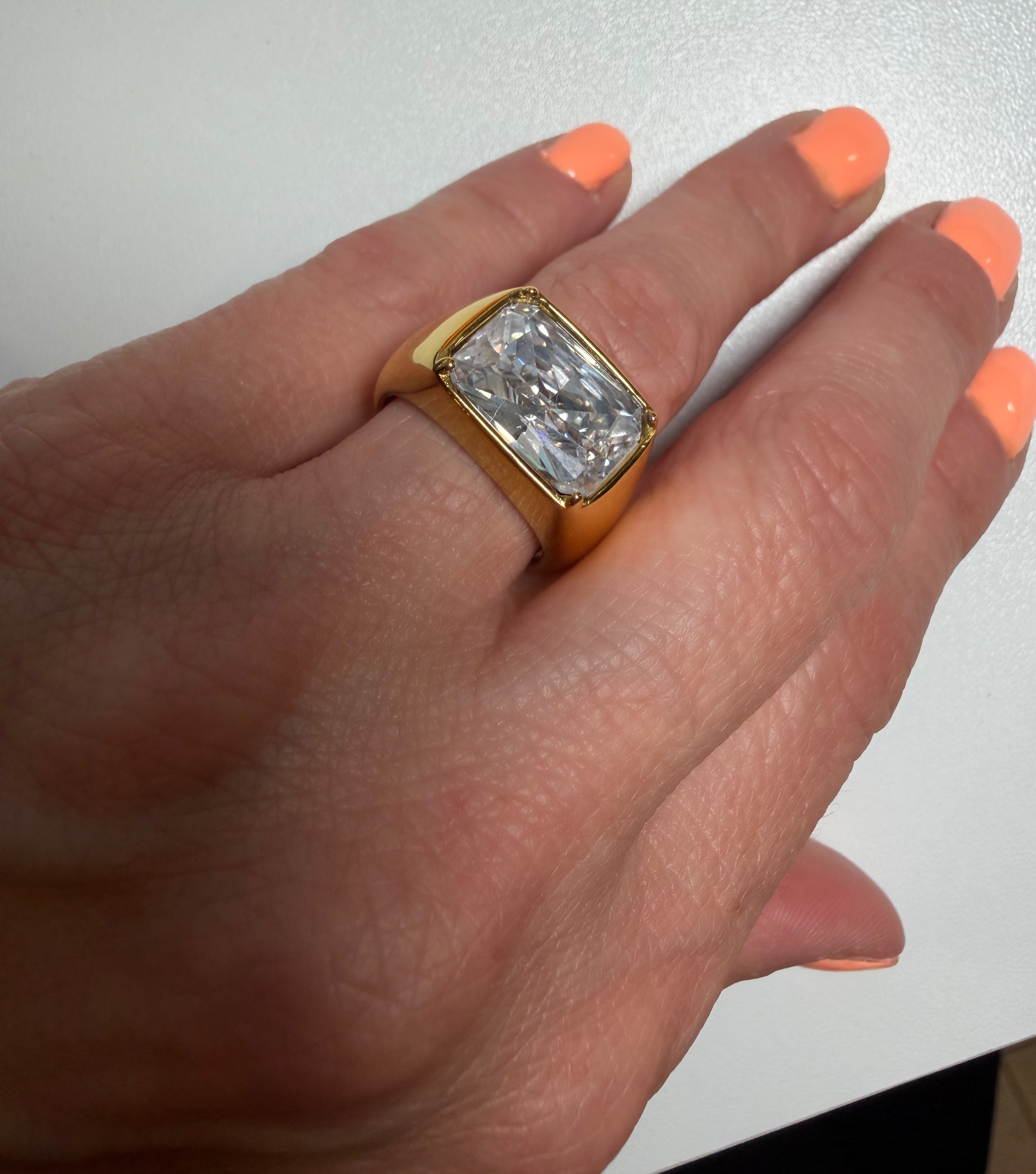 Diamond Dolly Gold