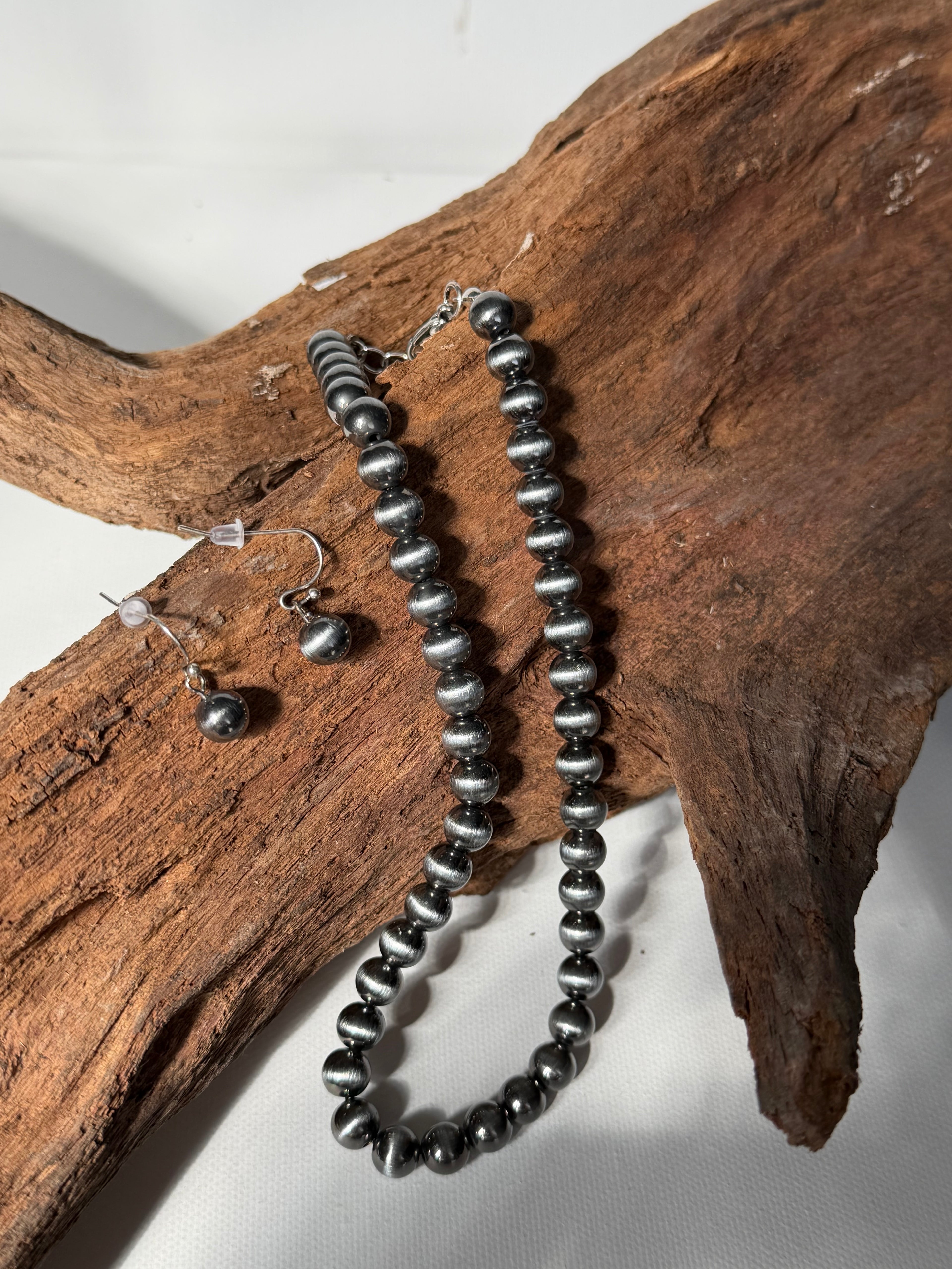 Metallic Pearl Choker Set